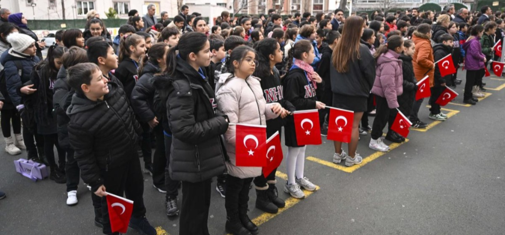 Okullarda şehitler için saygı duruşu yapıldı